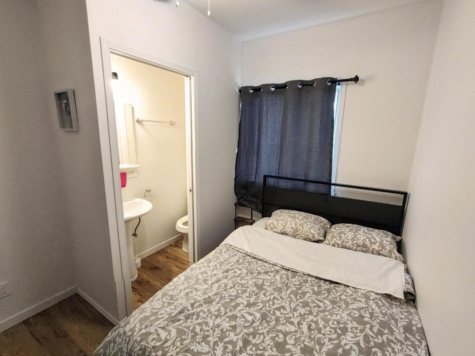 Welcome To Airbnb Saint-Jean-sur-Richelieu Oda fotoğraf