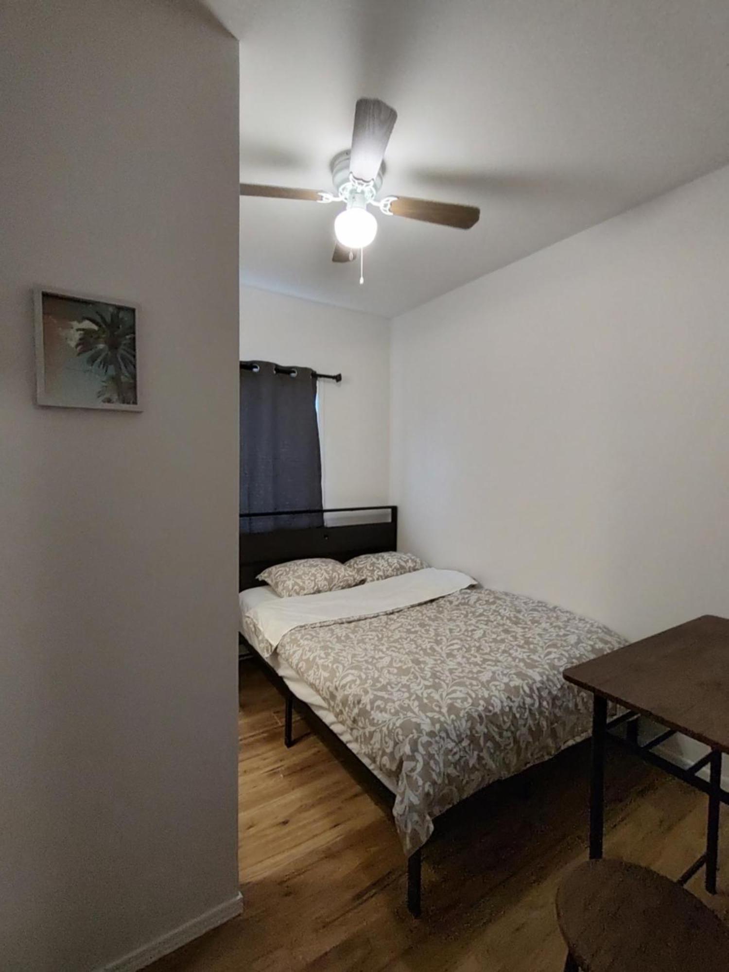 Welcome To Airbnb Saint-Jean-sur-Richelieu Oda fotoğraf